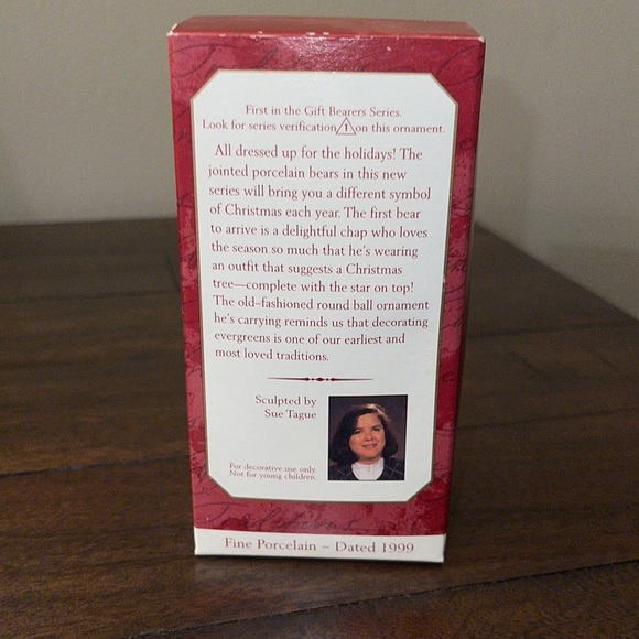 Vintage Hallmark Collector Series Gift Bearers Ornament 1999 - Picture 6 of 6